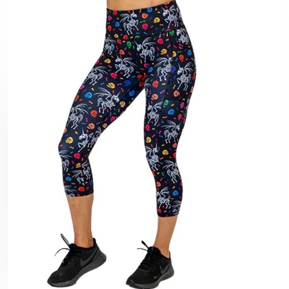 CVG CONSTANTLY VARIED GEAR
Mythical Unicorn CAPRI Leggings Size Small